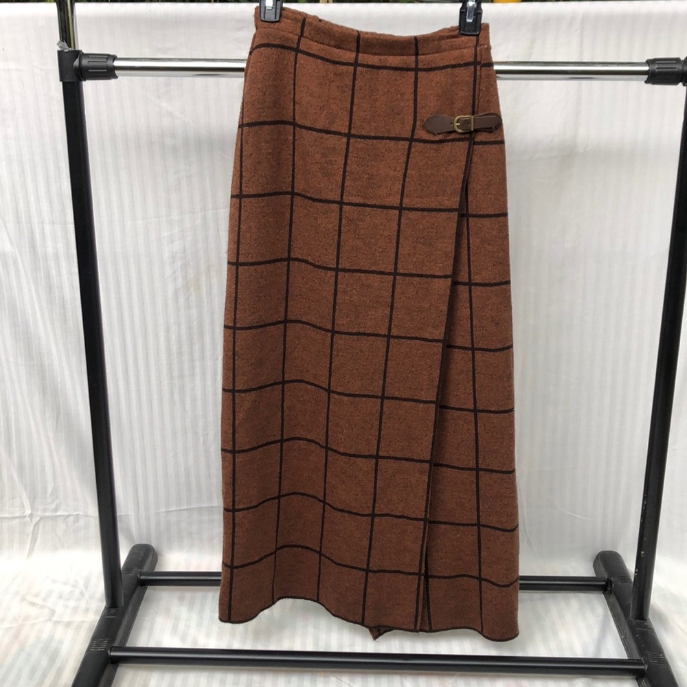 High-waisted skirt